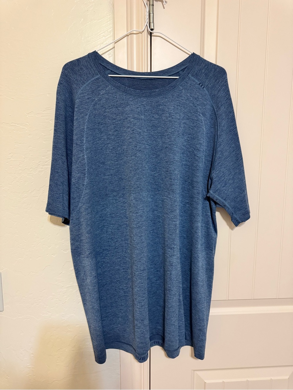 lululemon athletica Men's Heathered Navy Short Sleeve Tee